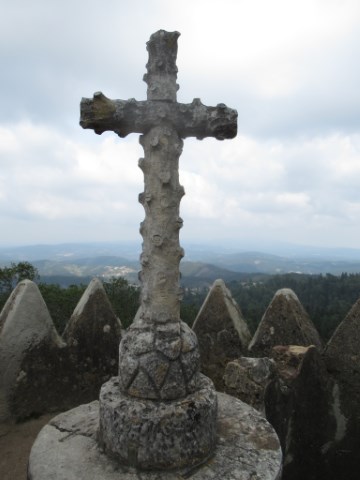 Bussaco, Kruis op hoogste punt in paleispark